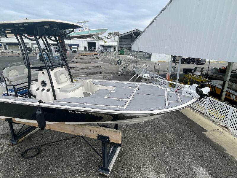 22' 2019 Sea Born FX22