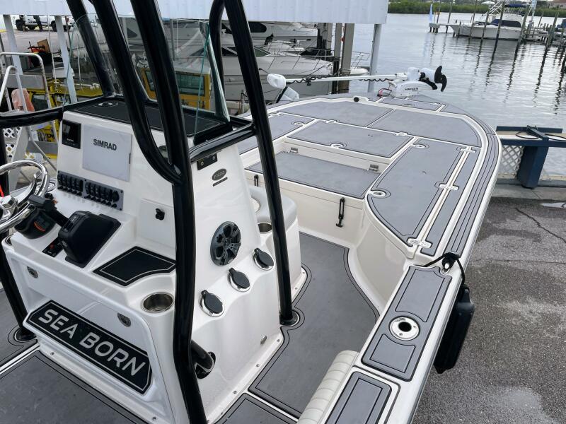22' 2019 Sea Born FX22
