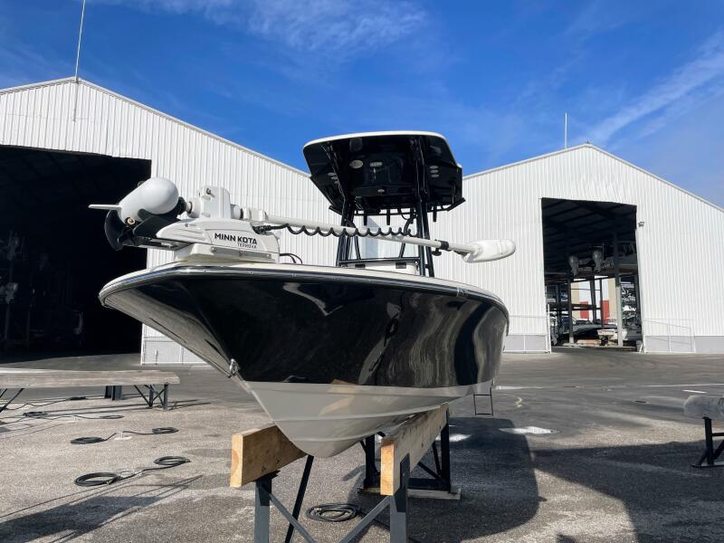 22' 2019 Sea Born FX22