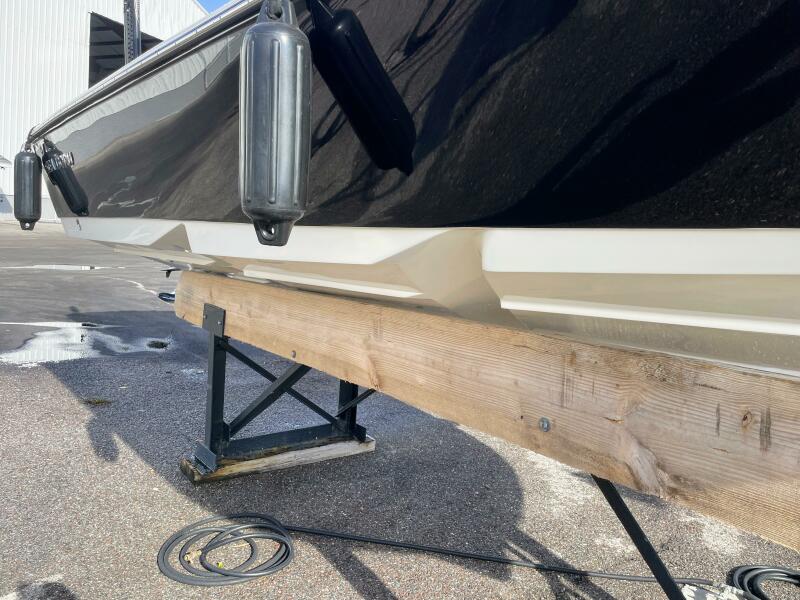 22' 2019 Sea Born FX22