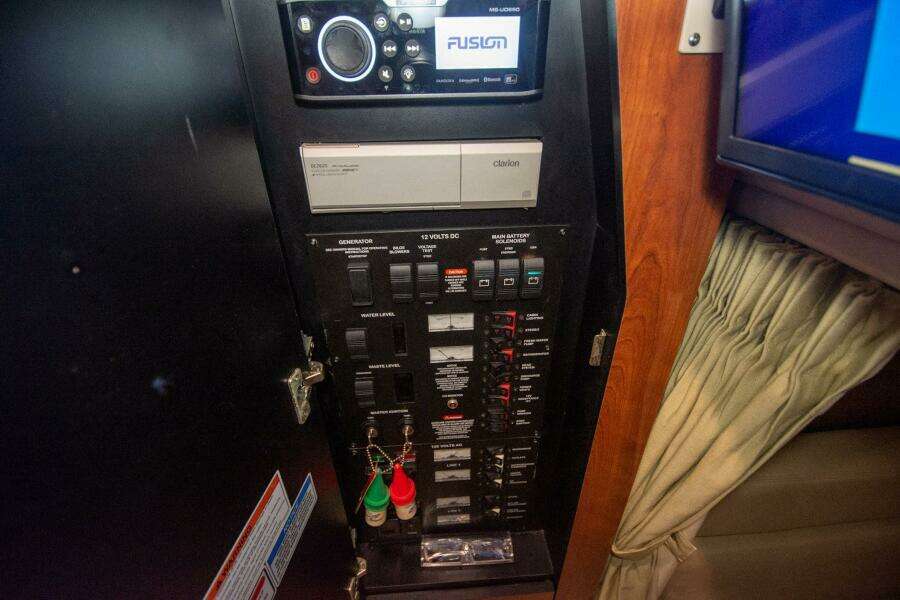 Nauti Yachty 38ft Sea Ray Yacht For Sale