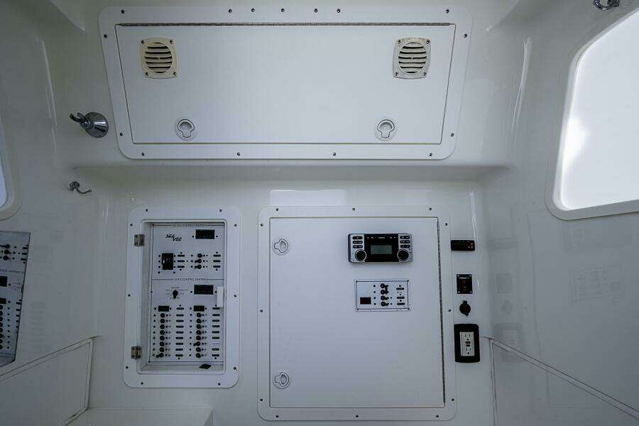 FISHY BUSINESS 39ft SeaVee Yacht For Sale