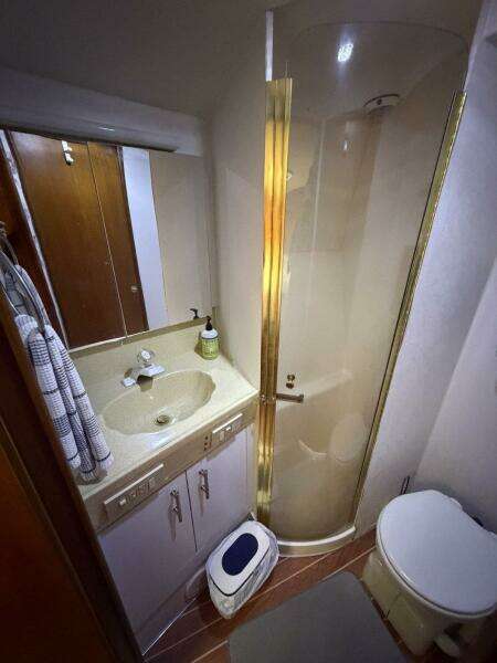 2001 Ocean Yachts 40 Express Bridge