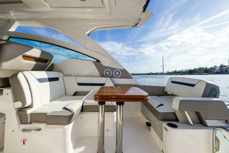 34ft Tiara Yachts Yacht For Sale