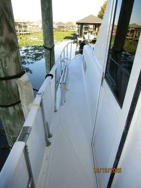 60' Jefferson port side deck1