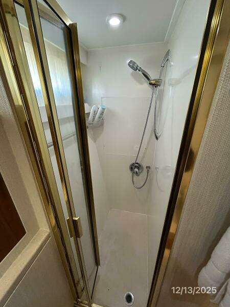 60' Jefferson port guest shower