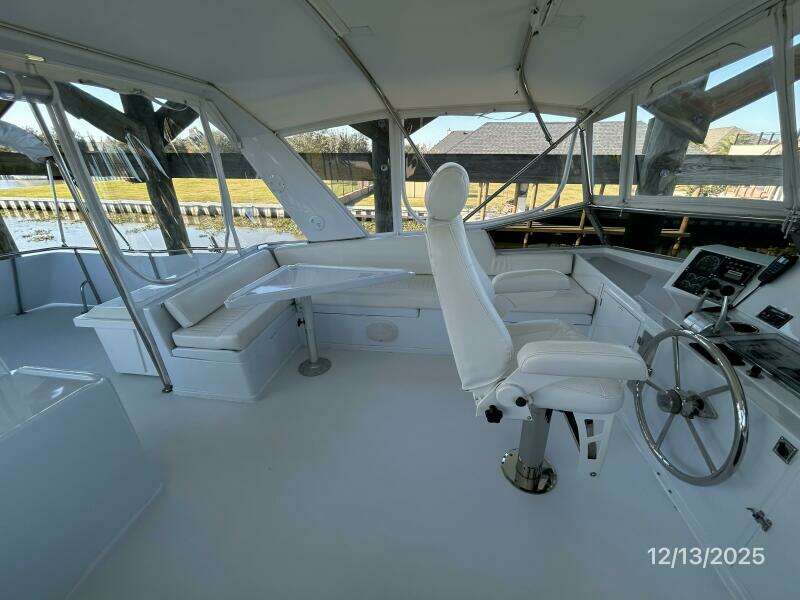 60' Jefferson flybridge port