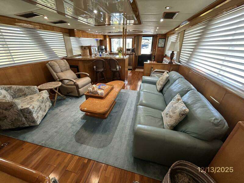 60' Jefferson salon aft