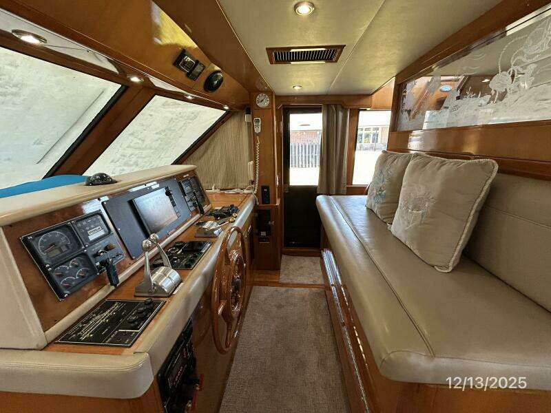 60' Jefferson pilothouse starboard