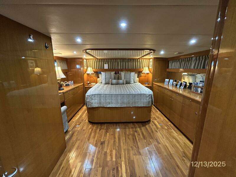 60' Jefferson master stateroom