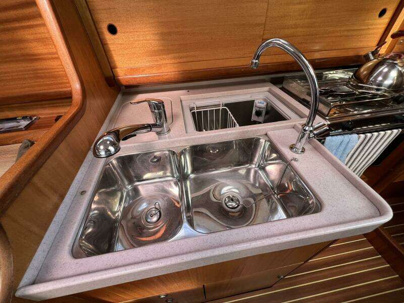 S V Margo 33ft Delphia Yacht For Sale