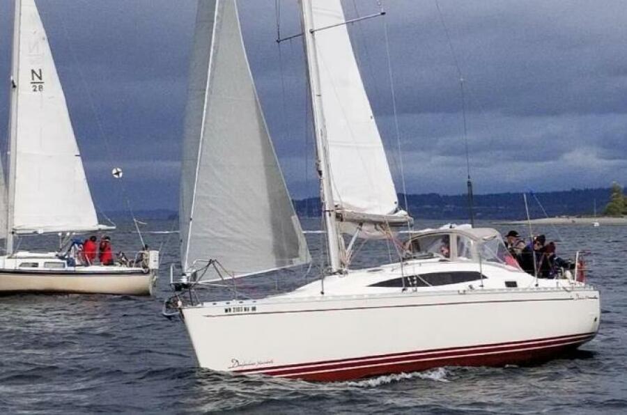 33' 2007 Delphia 33 Sloop