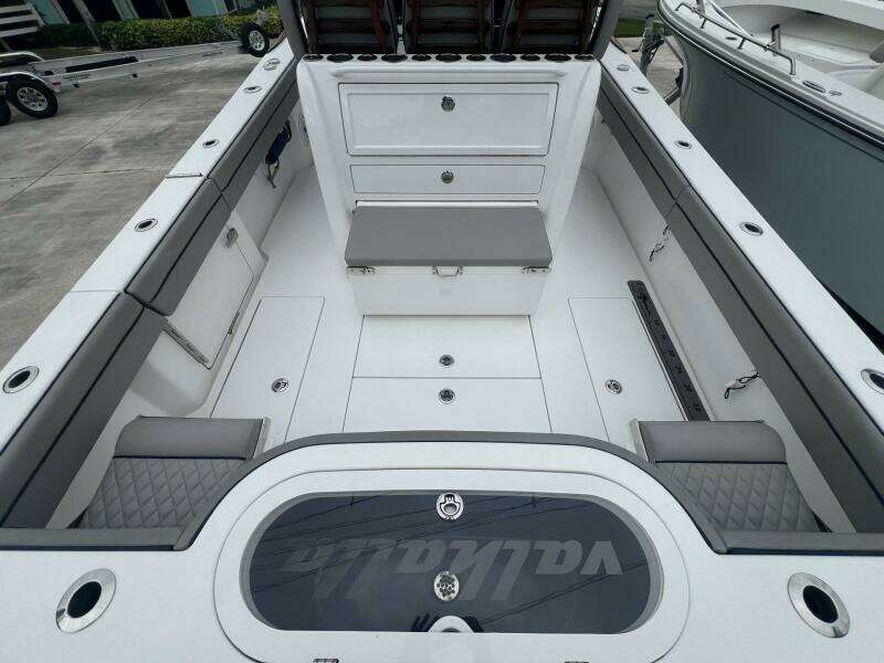 Valhalla 33 JUST ONE MORE - Aft Seating