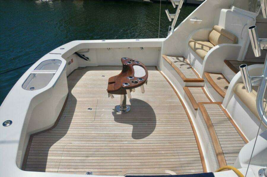 Viking 52 ONE MORE - Cockpit