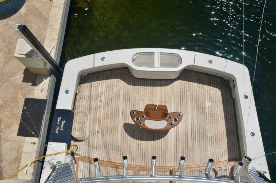 Viking 52 ONE MORE - Cockpit