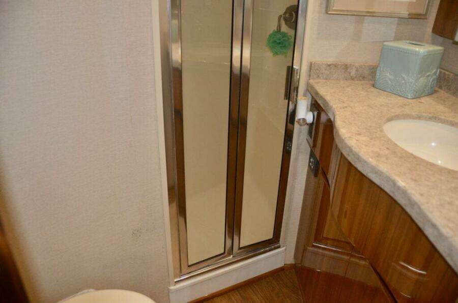 Viking 52 ONE MORE - Master Ensuite Head