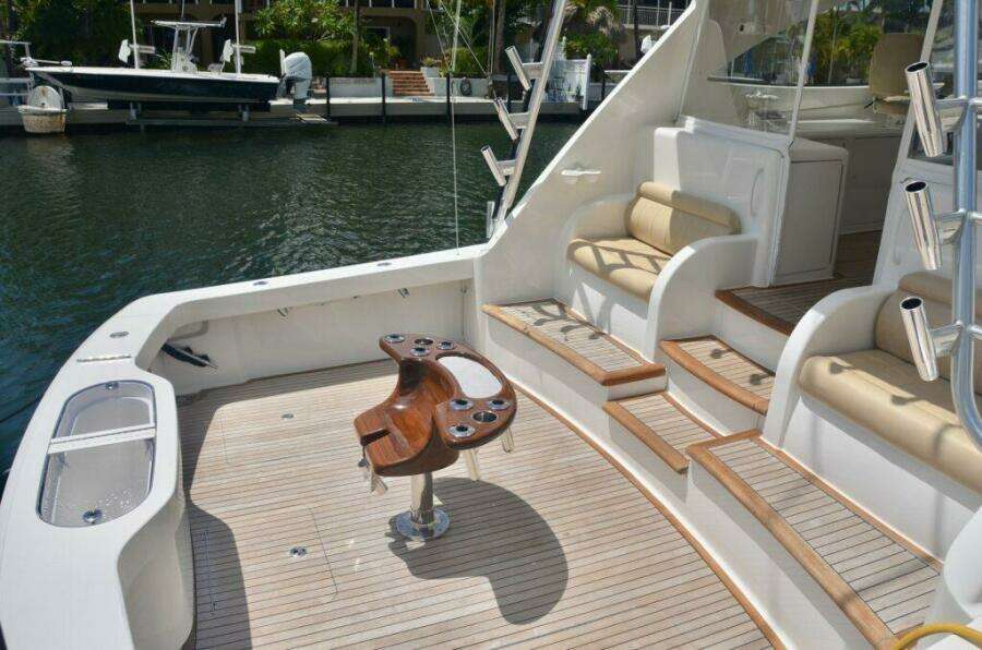 Viking 52 ONE MORE - Cockpit