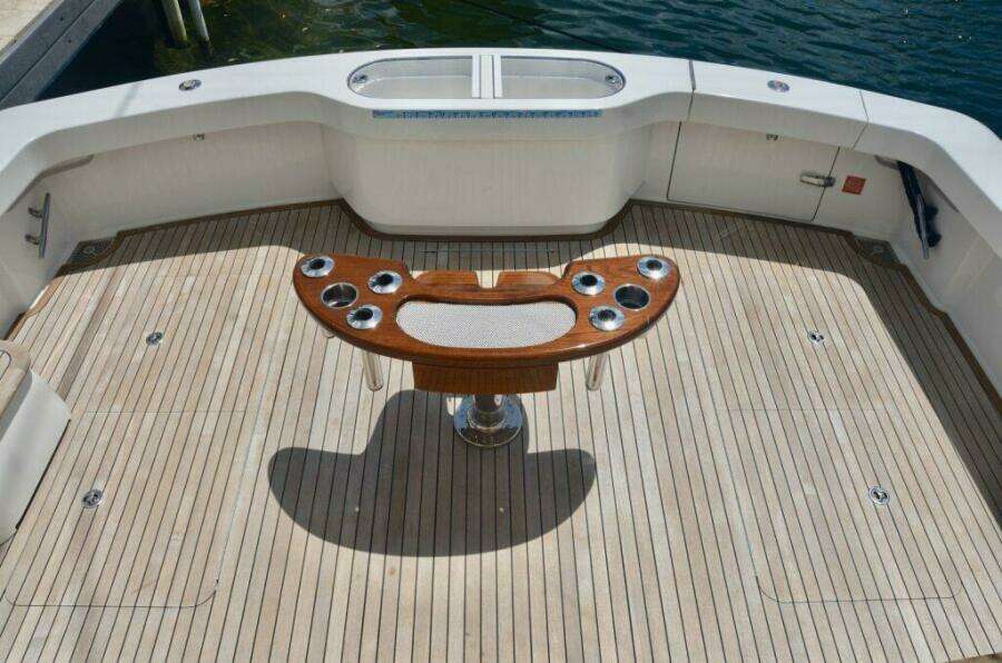 Viking 52 ONE MORE - Cockpit