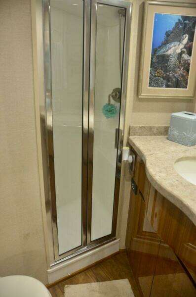 Viking 52 ONE MORE - Master Ensuite Head