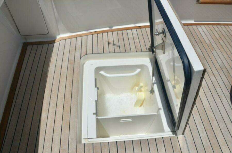 Viking 52 ONE MORE - In-deck Ice Dump