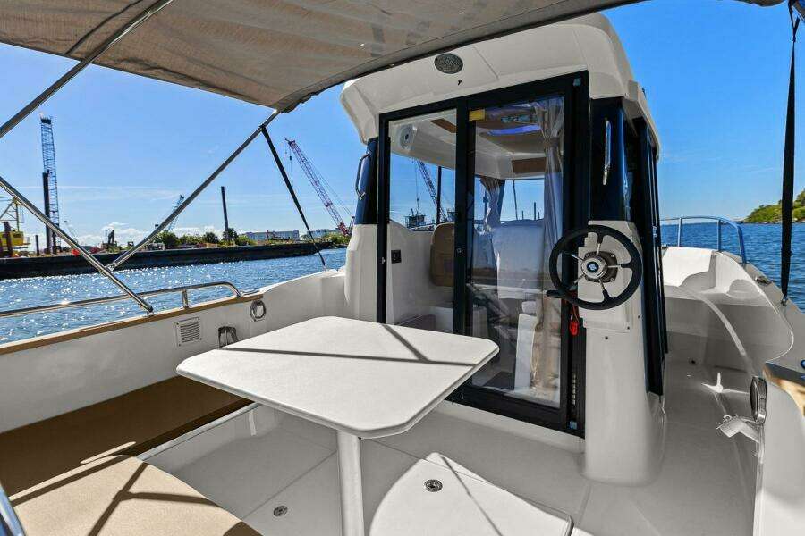 26ft Jeanneau Yacht For Sale