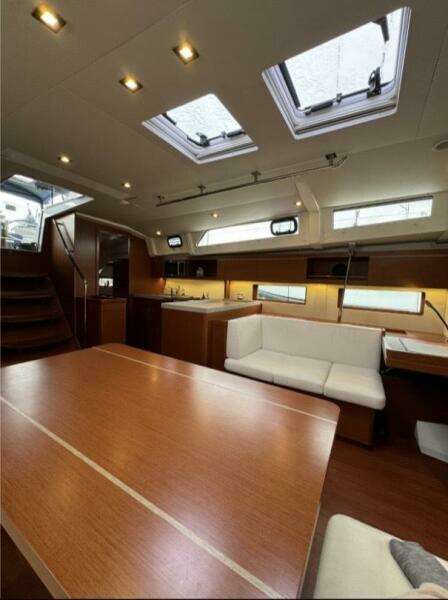 Run For The Roses 47ft Beneteau Yacht For Sale