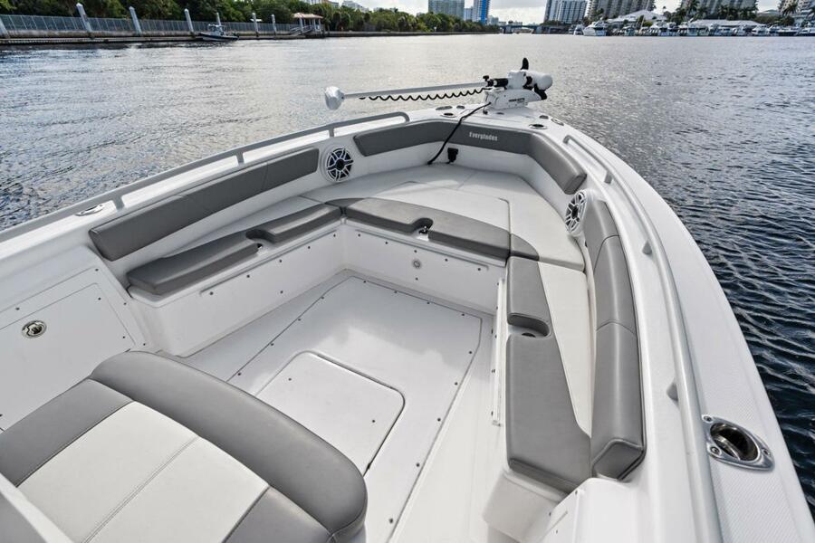 24' 2023 Everglades 243 Center Console