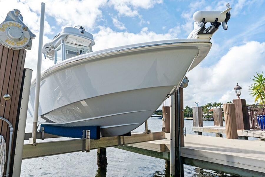 24' 2023 Everglades 243 Center Console