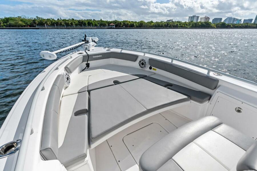 24' 2023 Everglades 243 Center Console