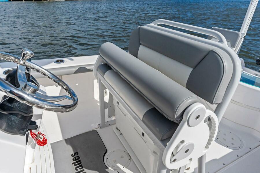 24' 2023 Everglades 243 Center Console