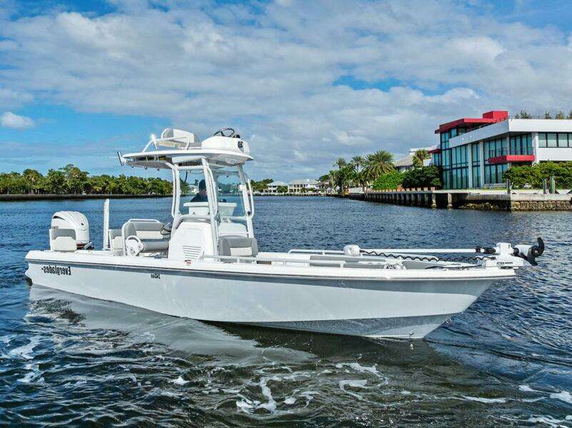 24ft Everglades Yacht For Sale