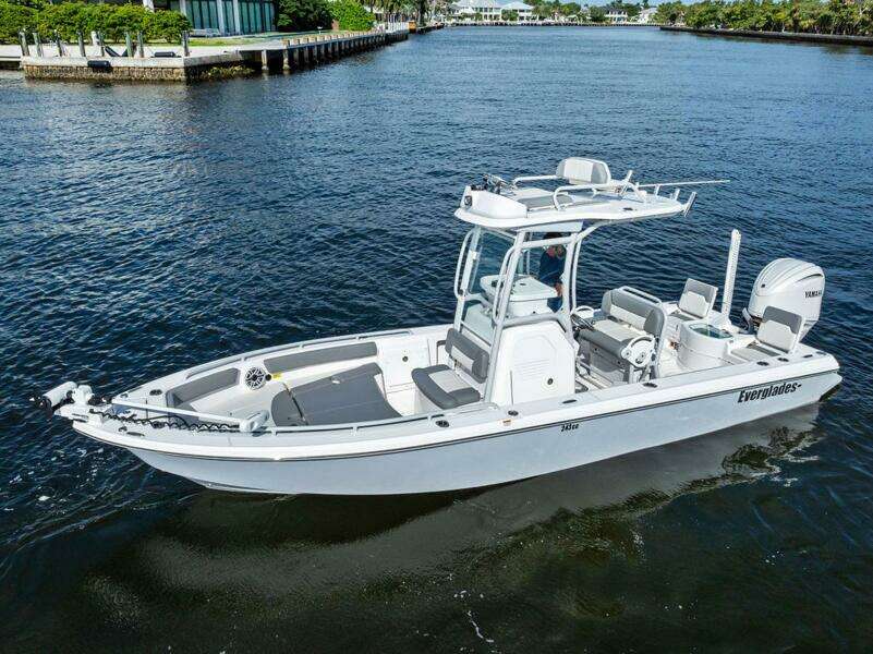 24ft Everglades Yacht For Sale