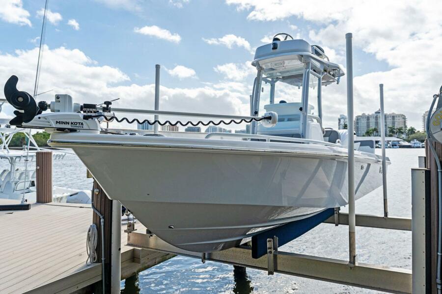 24' 2023 Everglades 243 Center Console