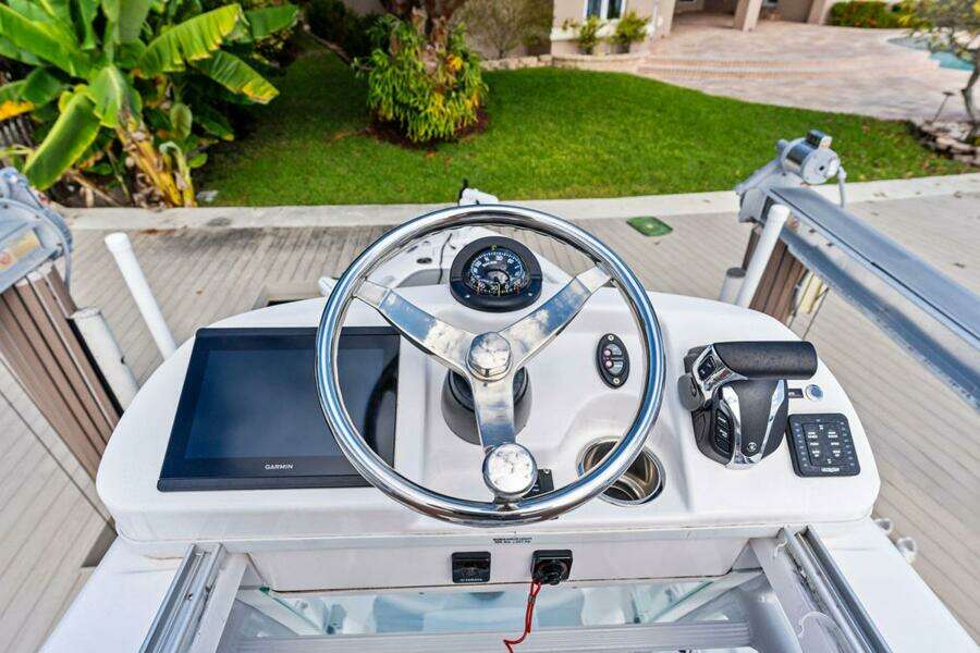 24ft Everglades Yacht For Sale