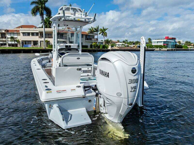 24ft Everglades Yacht For Sale