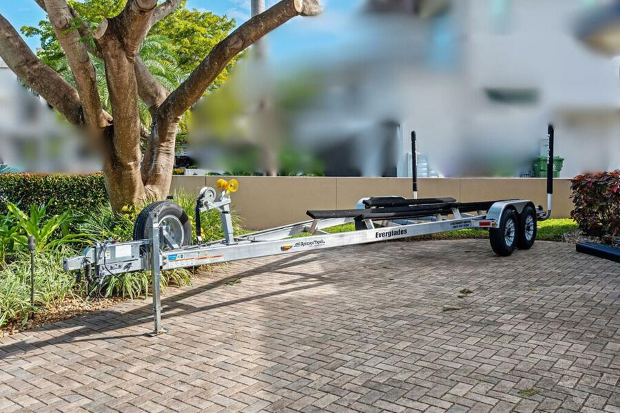 24' 2023 Everglades 243 Center Console