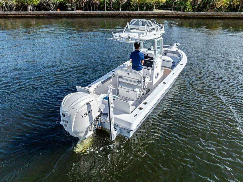 24ft Everglades Yacht For Sale