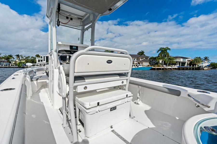 24' 2023 Everglades 243 Center Console