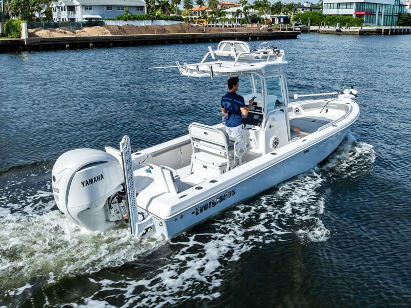 24' 2023 Everglades 243 Center Console