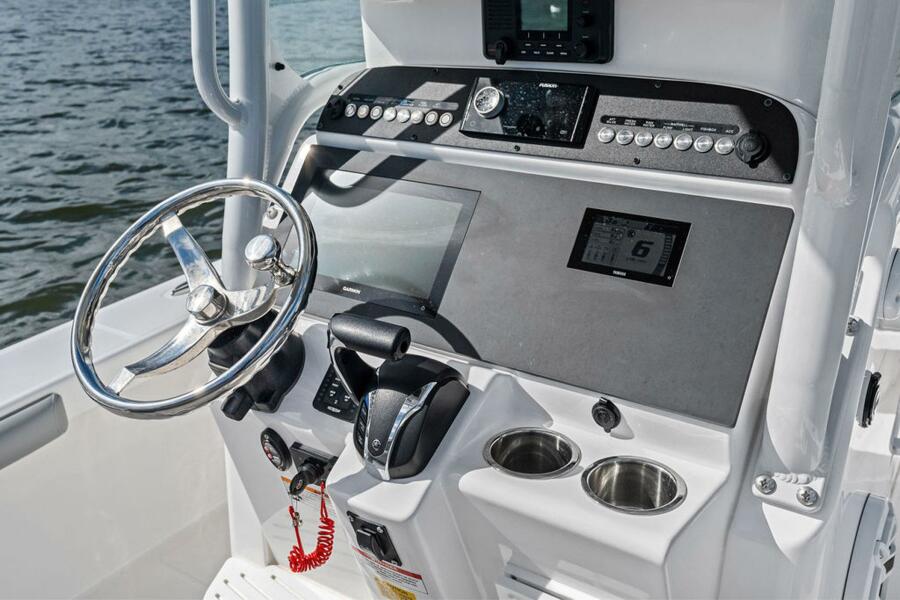 24' 2023 Everglades 243 Center Console