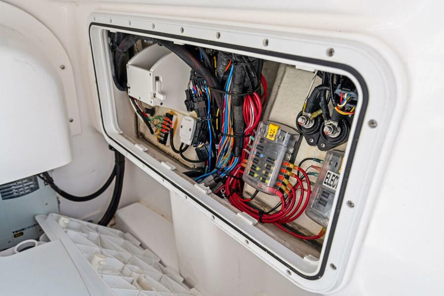 24' 2023 Everglades 243 Center Console