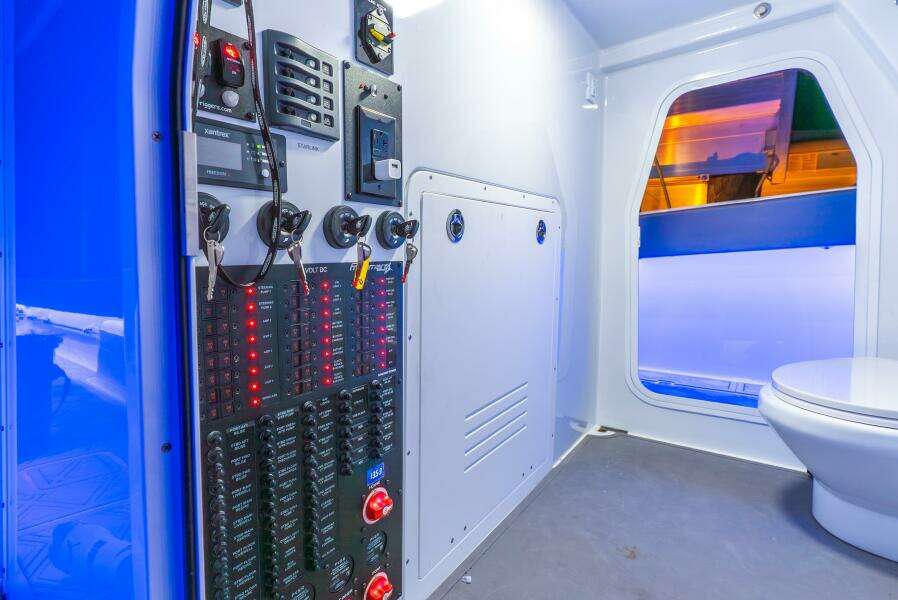 43ft Freeman Yacht For Sale