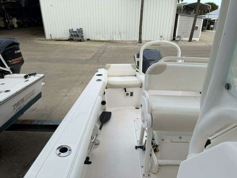 23ft Everglades Yacht For Sale