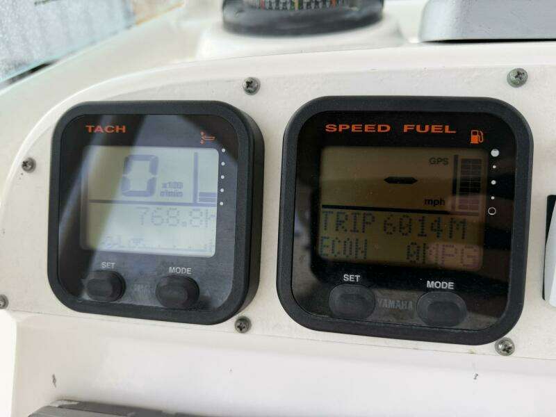 23ft Everglades Yacht For Sale