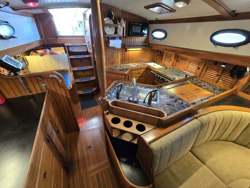 Dragonfly 38ft Hans Christian Yacht For Sale