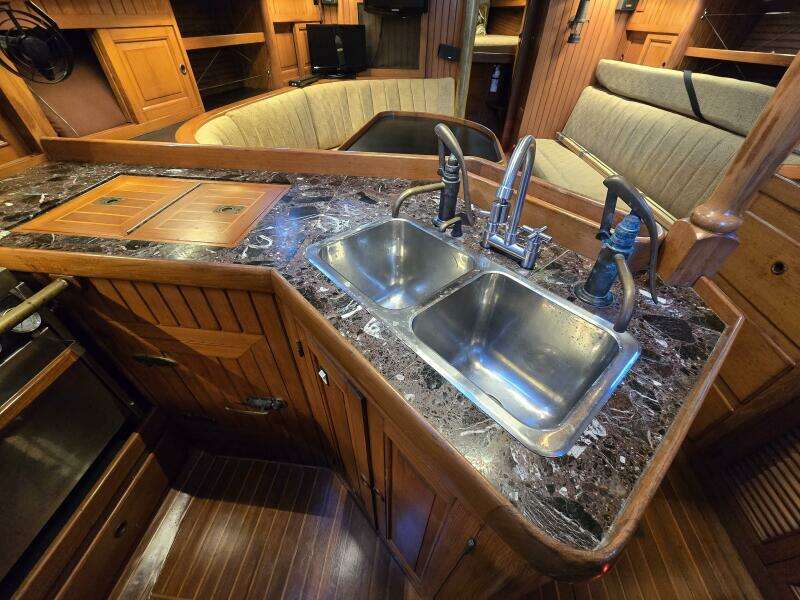 Dragonfly 38ft Hans Christian Yacht For Sale