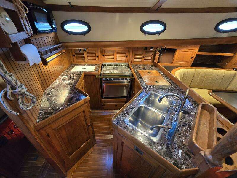 Dragonfly 38ft Hans Christian Yacht For Sale