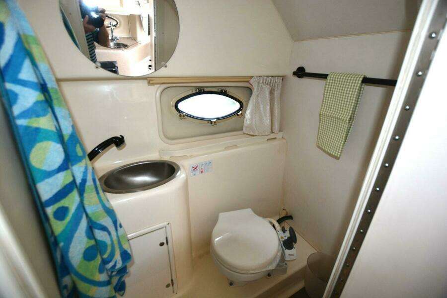 27ft Rinker Yacht For Sale