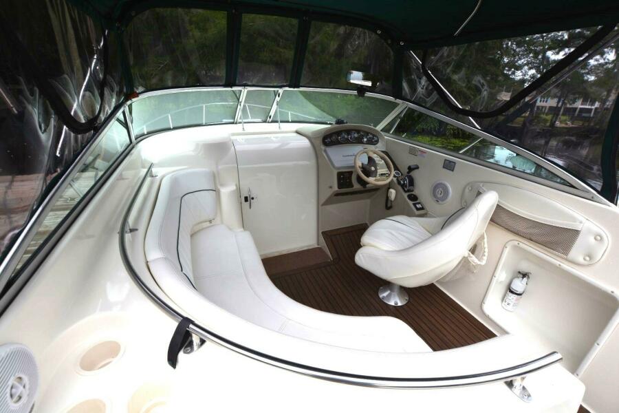 27' 1999 Rinker Fiesta Vee 270