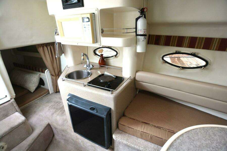 27ft Rinker Yacht For Sale